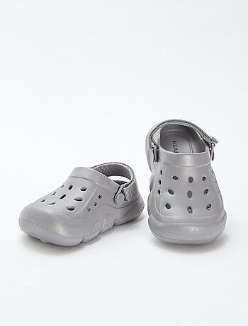 Socas de plástico moldado com tira de velcro