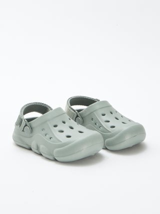 Socas de plástico moldado com tira de velcro