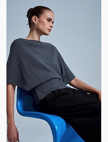 Suéter de malha com decote barco e cinto dilvin