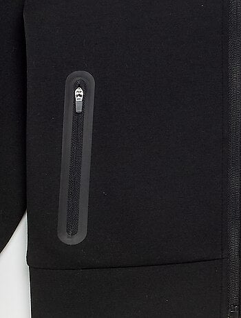 Sweat com capuz e fecho, com 2 bolsos com fecho