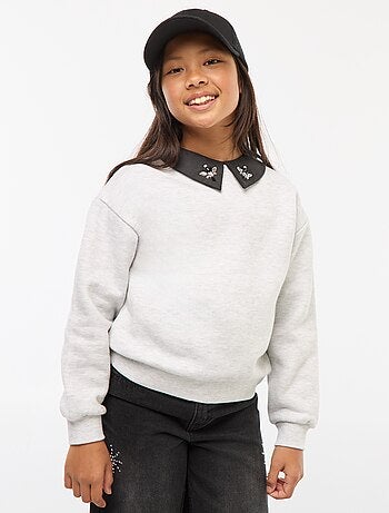 Sweat folgado com gola com strass