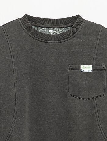 Sweat largo com recortes e bolso no peito