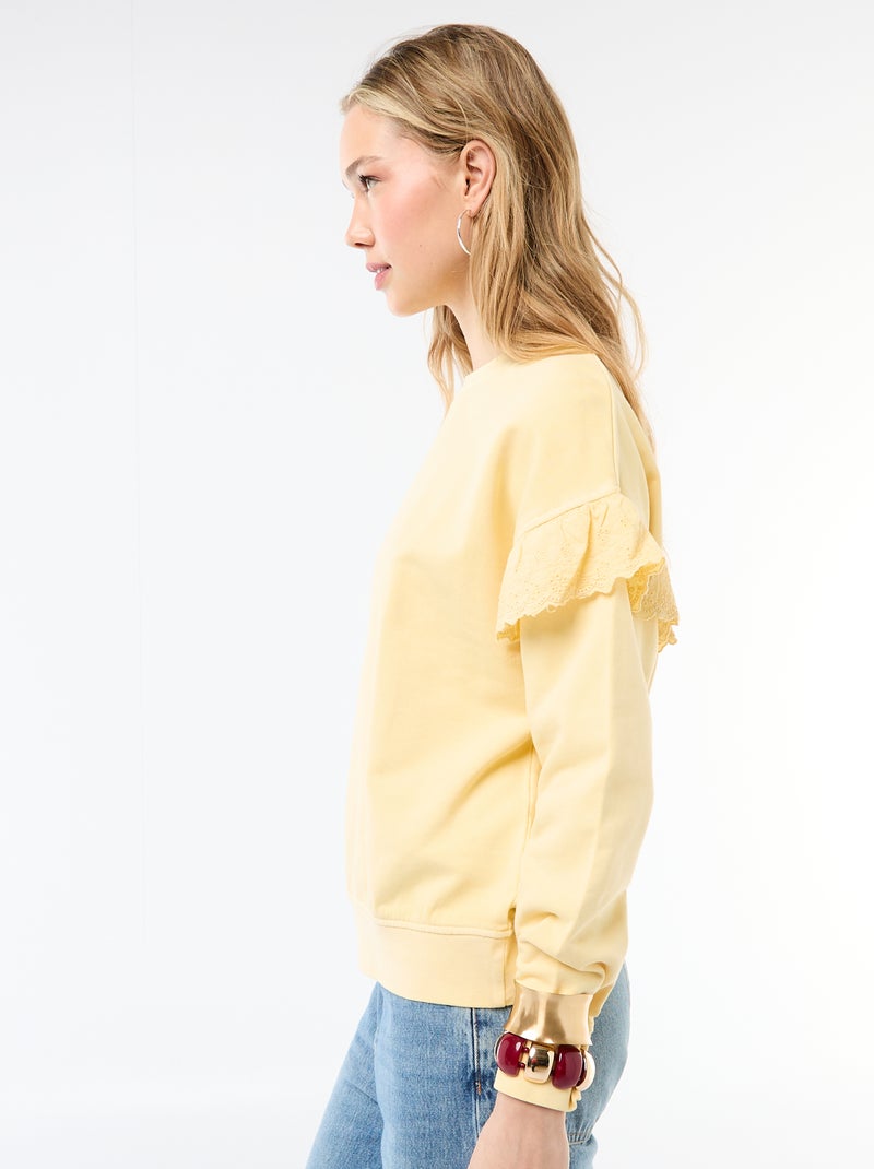 Sweat liso com folhos em bordado inglês nas mangas Amarelo - Kiabi