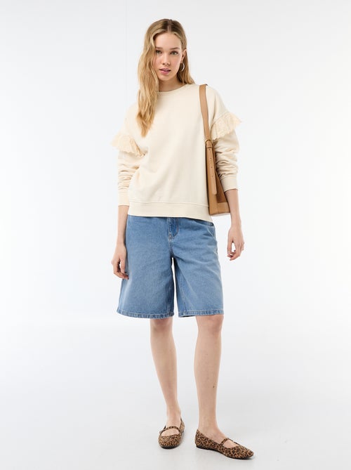 Sweat liso com folhos em bordado inglês nas mangas - Kiabi