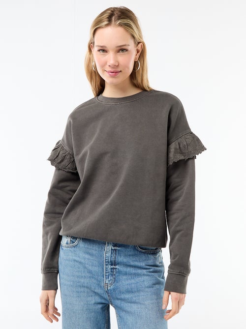 Sweat liso com folhos em bordado inglês nas mangas - Kiabi