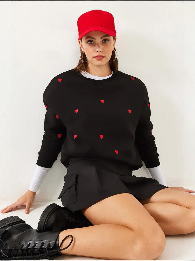 Sweatshirt bordada de gola redonda e corte relaxed lucci Preto - Kiabi
