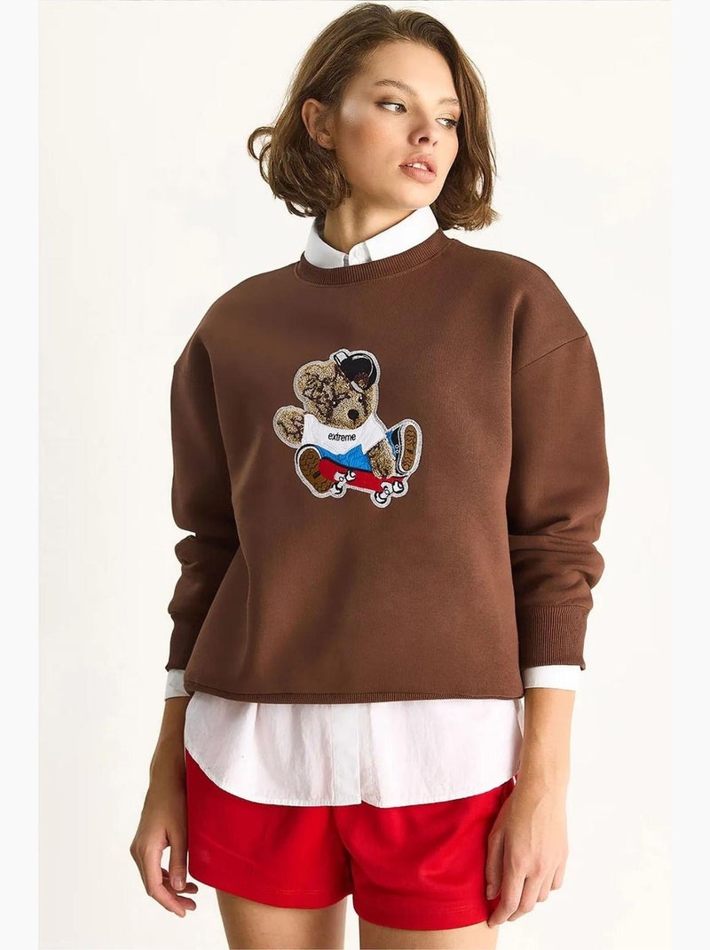 Sweatshirt bordada de gola redonda e manga comprida lucci Castanho-chocolate - Kiabi