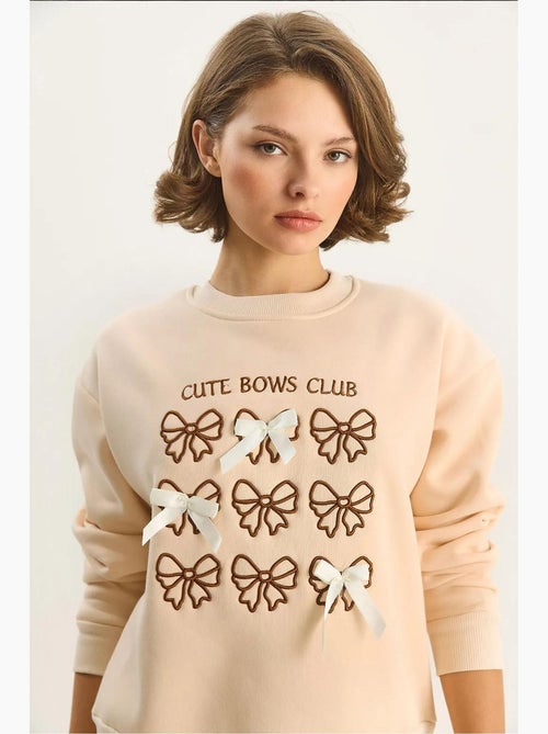 Sweatshirt canelada estampada com gola redonda e manga comprida lucci - Kiabi