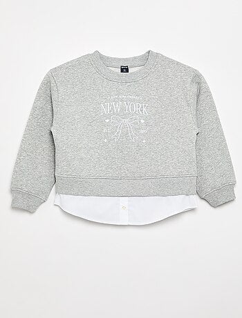 Sweatshirt com base de camisa integrada e bordado no peito