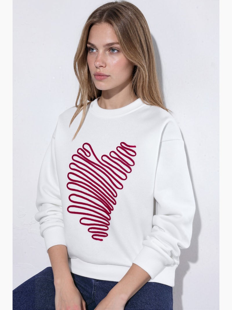 Sweatshirt com bordado de coração e gola redonda hiccup Creme - Kiabi