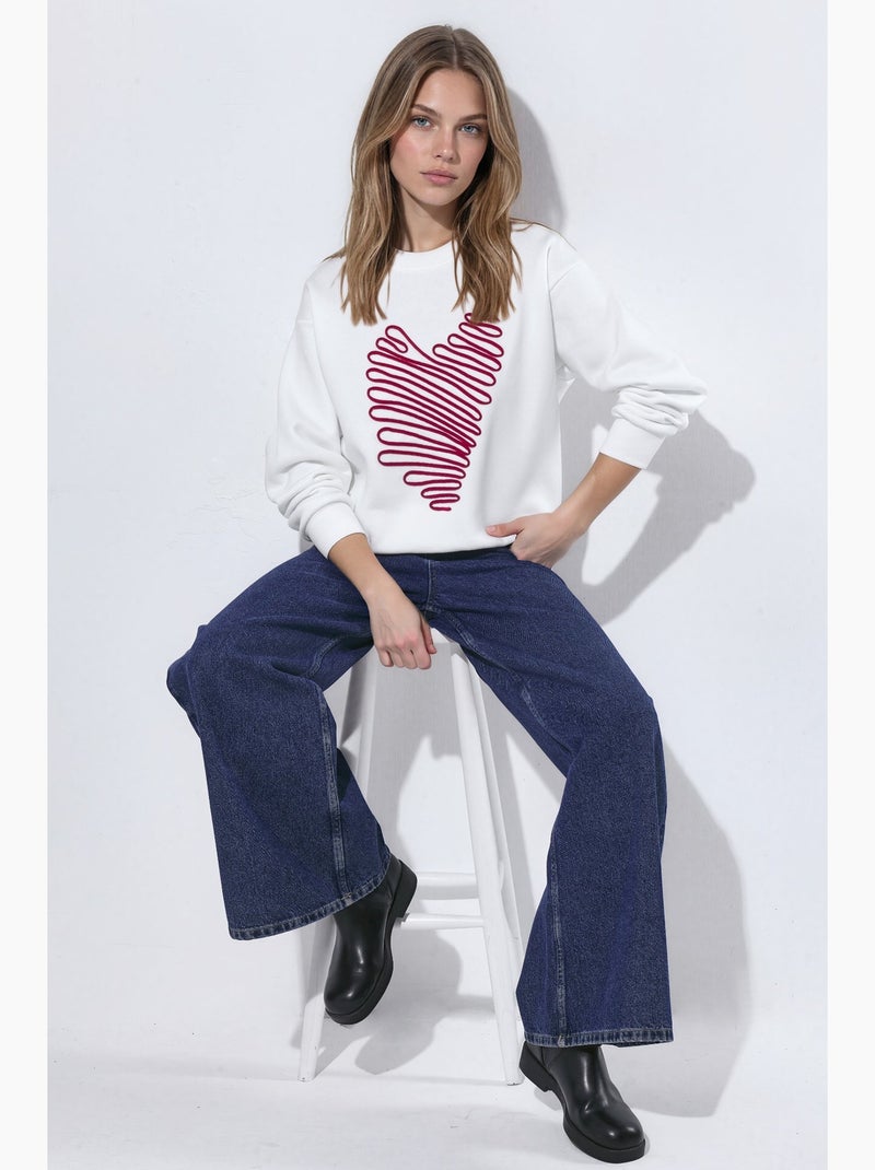Sweatshirt com bordado de coração e gola redonda hiccup Creme - Kiabi