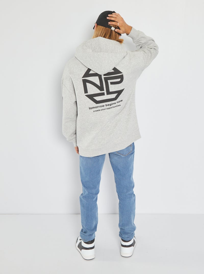 Sweatshirt com capuz e estampado atrás CINZA - Kiabi