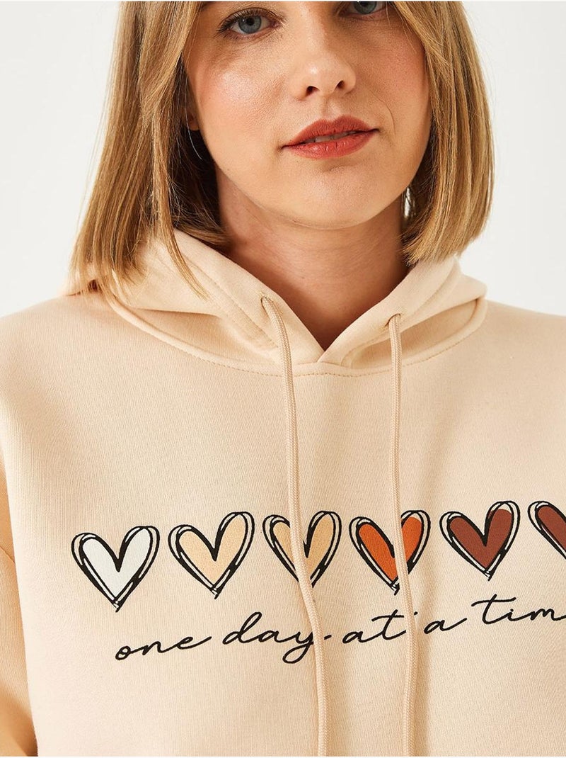 Sweatshirt com capuz e estampado de coração escovado de três fios lucci Bege-argila - Kiabi