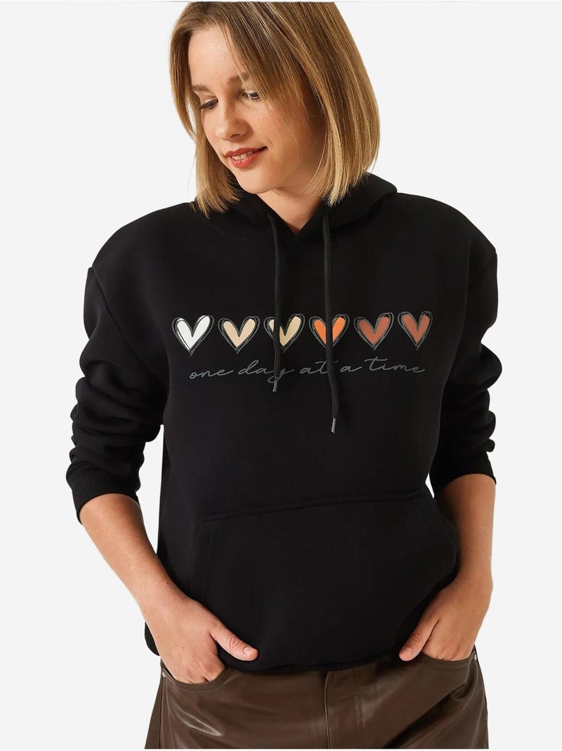Sweatshirt com capuz e estampado de coração escovado de três fios lucci Preto - Kiabi