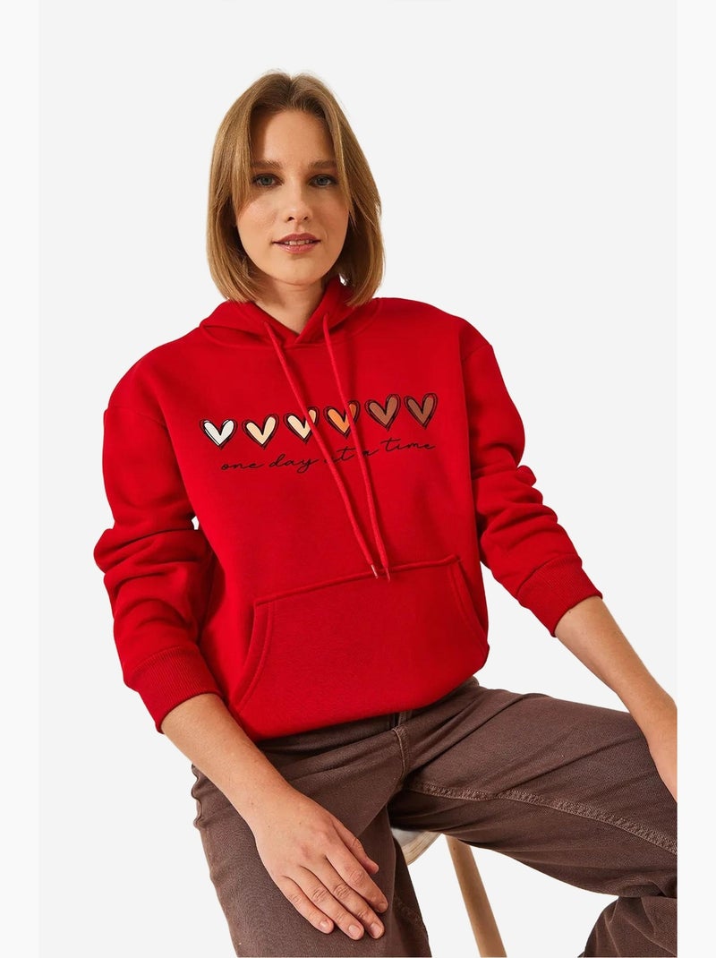 Sweatshirt com capuz e estampado de coração escovado de três fios lucci Vermelho - Kiabi