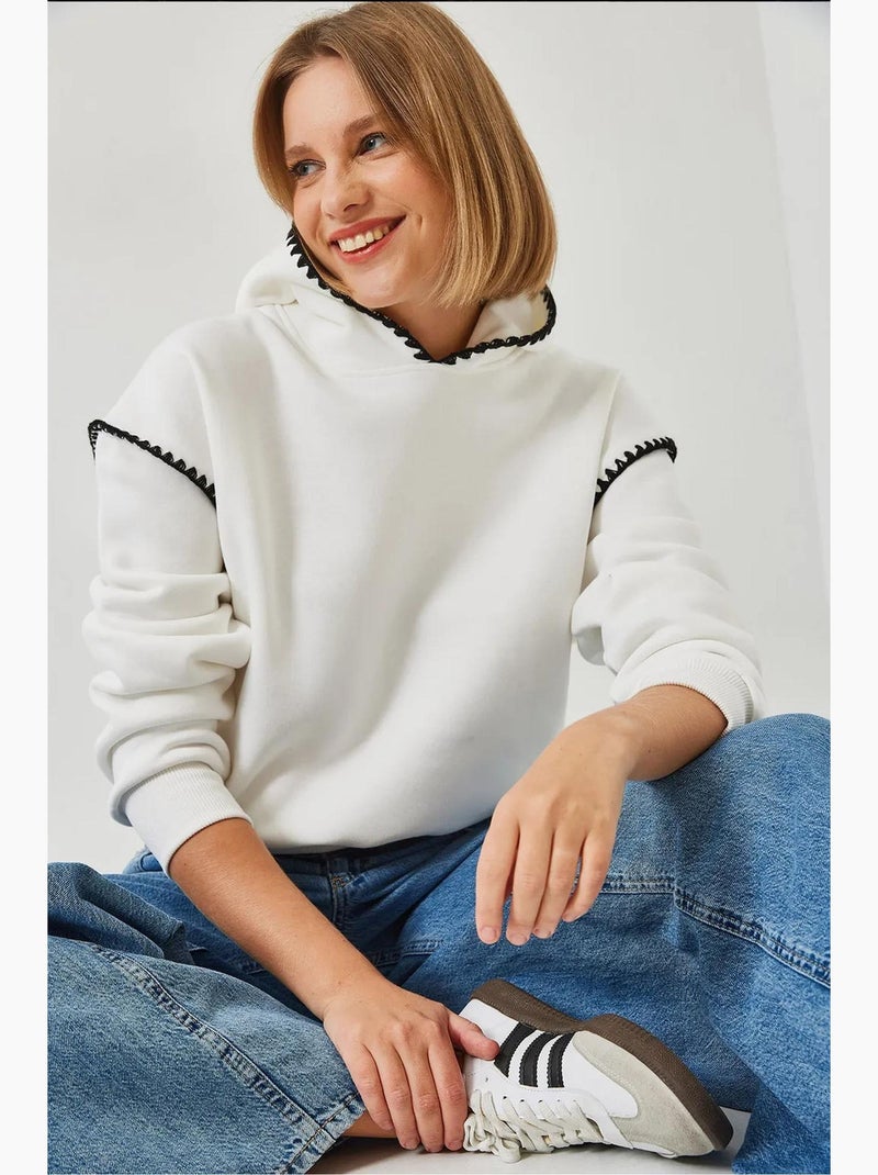 Sweatshirt com capuz e renda lucci Branco - Kiabi