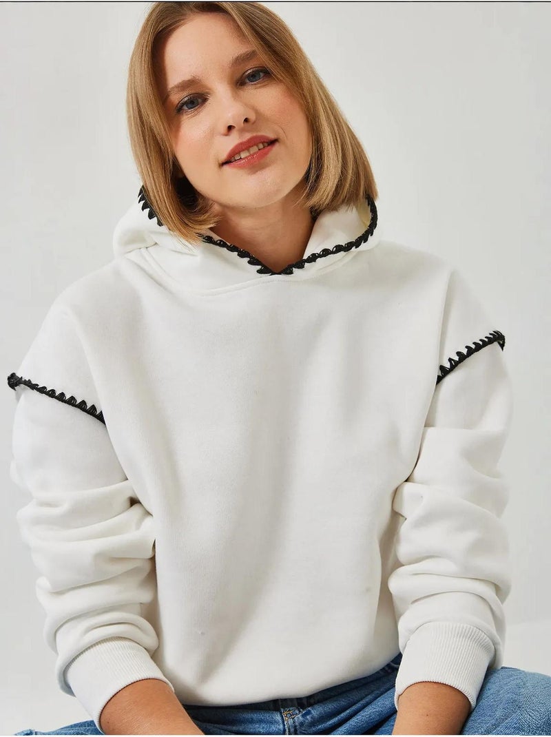 Sweatshirt com capuz e renda lucci Branco - Kiabi