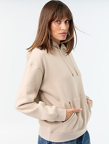Sweatshirt com capuz lisa e bolso canguru