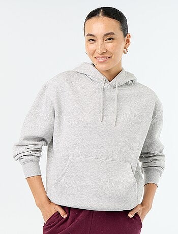 Sweatshirt com capuz lisa e bolso canguru