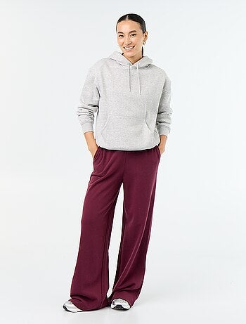 Sweatshirt com capuz lisa e bolso canguru