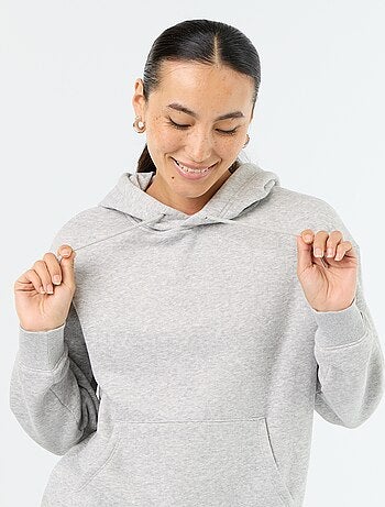 Sweatshirt com capuz lisa e bolso canguru