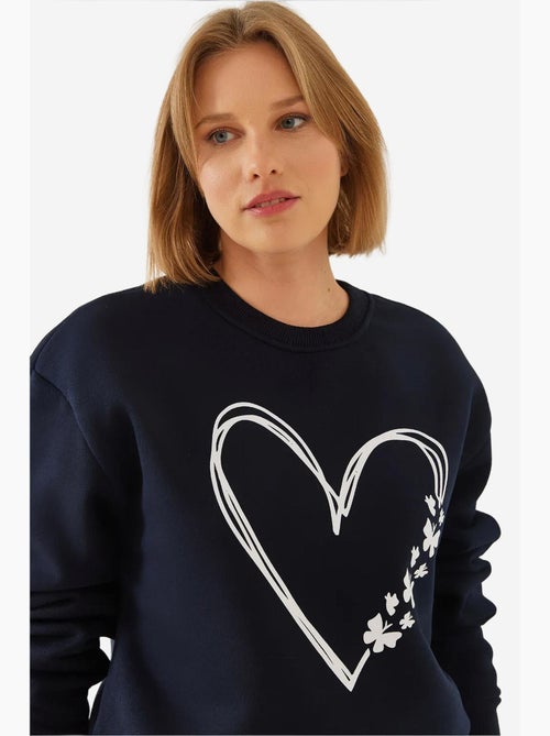 Sweatshirt com estampado de corações e gola redonda escovada lucci - Kiabi Sweatshirt com estampado de corações e gola redonda escovada lucci - Kiabi