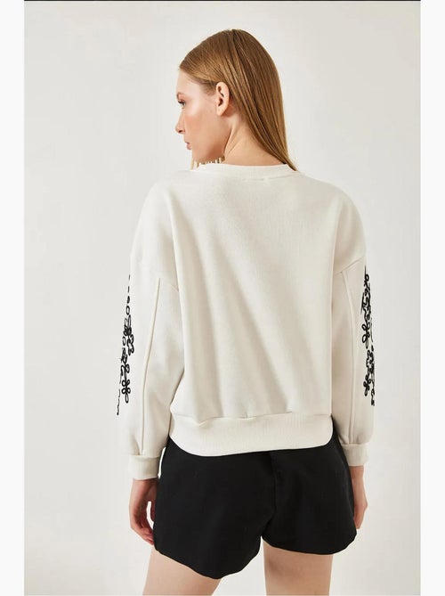 Sweatshirt com manga bordada lucci - Kiabi Sweatshirt com manga bordada lucci - Kiabi