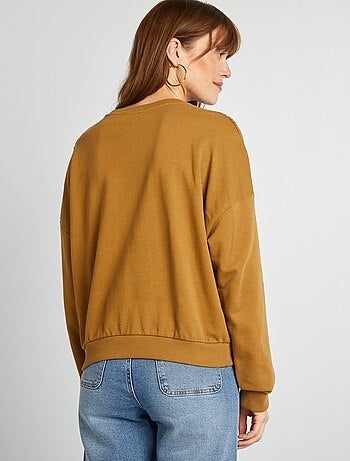 Sweatshirt com pormenores perfurados