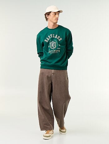 Sweatshirt de estilo desportivo com inscrições bordadas