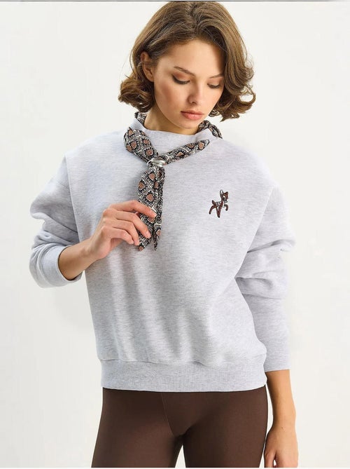 Sweatshirt de gola redonda bordada lucci - Kiabi Sweatshirt de gola redonda bordada lucci - Kiabi