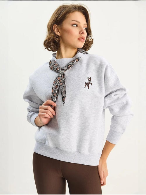 Sweatshirt de gola redonda bordada lucci - Kiabi Sweatshirt de gola redonda bordada lucci - Kiabi