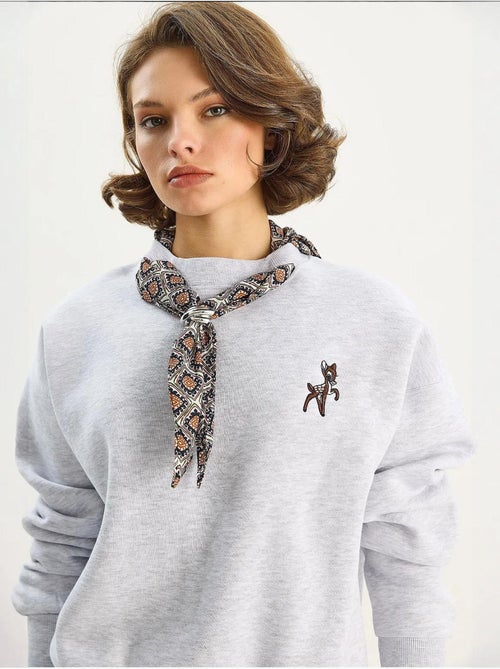 Sweatshirt de gola redonda bordada lucci - Kiabi Sweatshirt de gola redonda bordada lucci - Kiabi