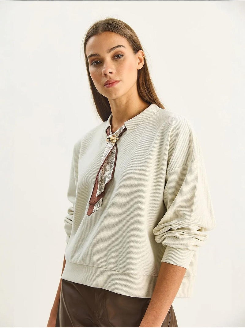 Sweatshirt de gola redonda canelada com detalhe de acessório tipo lenço lucci Bege-argila - Kiabi