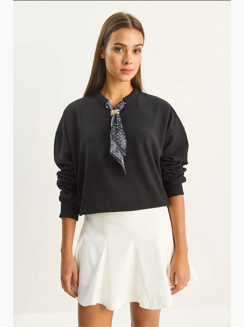 Sweatshirt de gola redonda canelada com detalhe de acessório tipo lenço lucci Preto - Kiabi