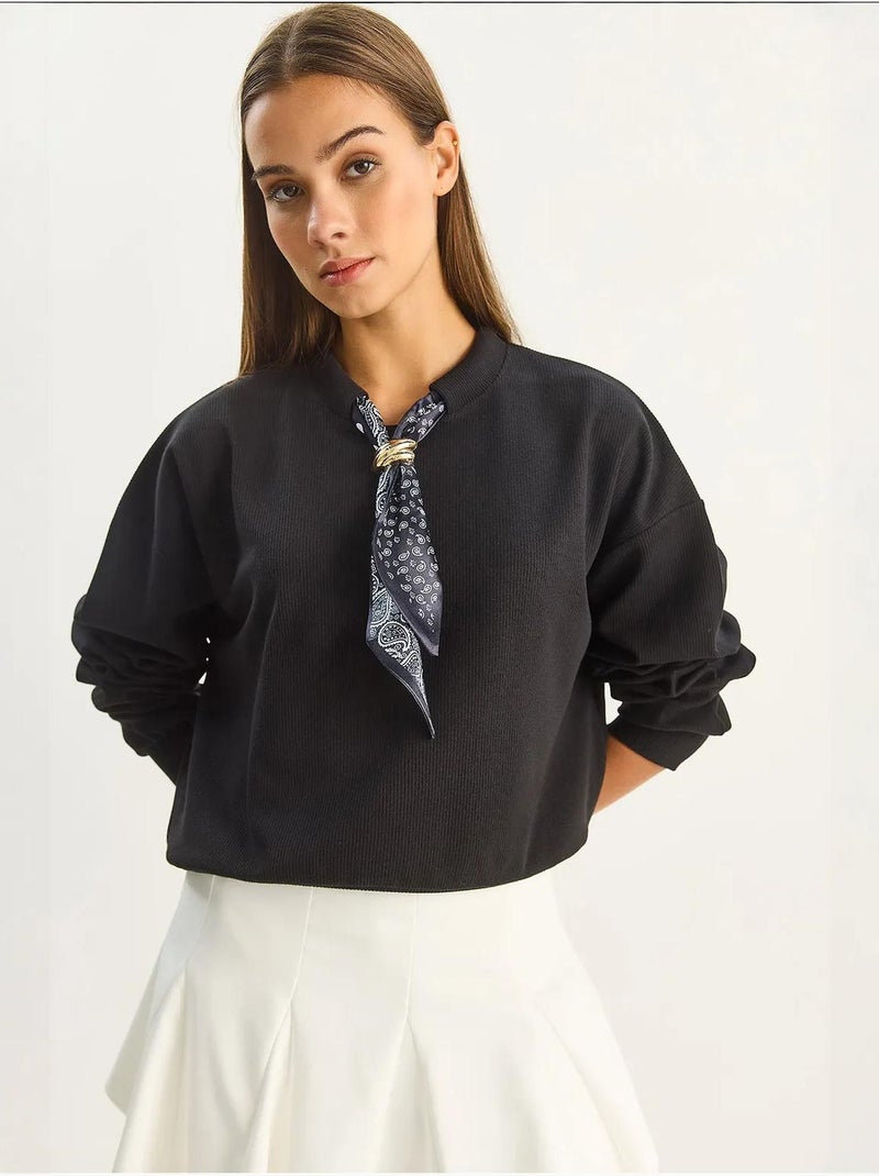 Sweatshirt de gola redonda canelada com detalhe de acessório tipo lenço lucci Preto - Kiabi