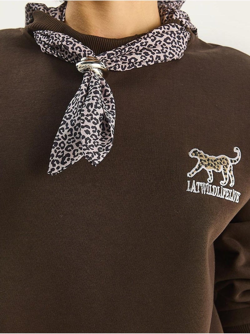 Sweatshirt de gola redonda com acessório estampado lucci Castanho-escuro - Kiabi