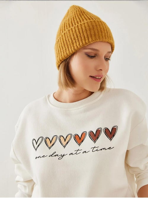 Sweatshirt de gola redonda com estampado de corações lucci - Kiabi