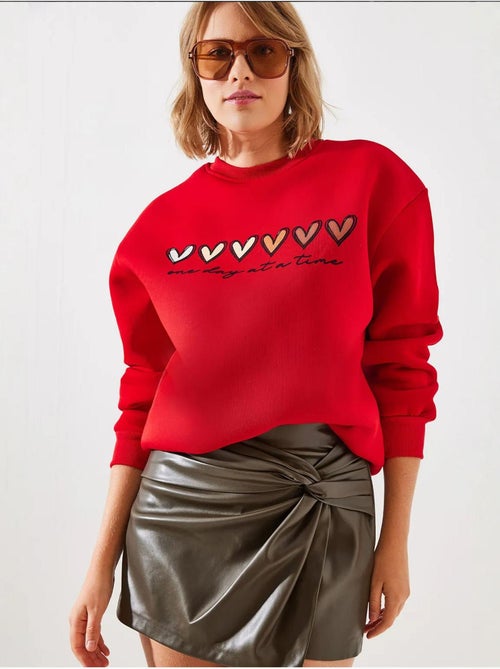 Sweatshirt de gola redonda com estampado de corações lucci - Kiabi