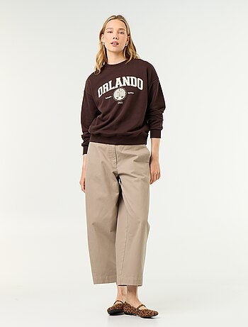 Sweatshirt de gola redonda com inscrição à frente