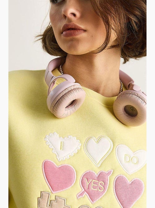 Sweatshirt de gola redonda de corte descontraído com aplicações de patches de coração lucci - Kiabi