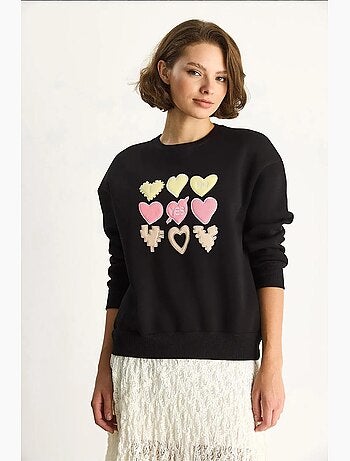 Sweatshirt de gola redonda de corte descontraído com aplicações de patches de coração lucci