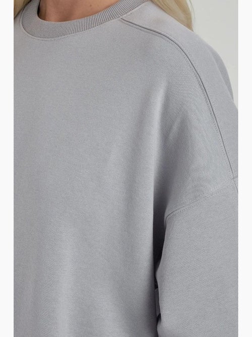Sweatshirt de malha relaxed fit com gola redonda hiccup - Kiabi Sweatshirt de malha relaxed fit com gola redonda hiccup - Kiabi