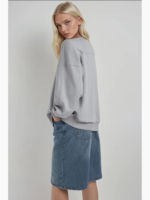 Sweatshirt de malha relaxed fit com gola redonda hiccup - Kiabi Sweatshirt de malha relaxed fit com gola redonda hiccup - Kiabi