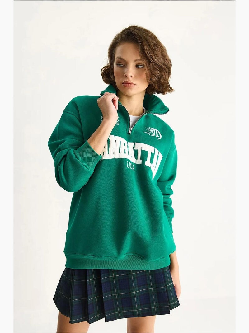 Sweatshirt de manga comprida com gola com fecho e estampado nas costas lucci Verde - Kiabi