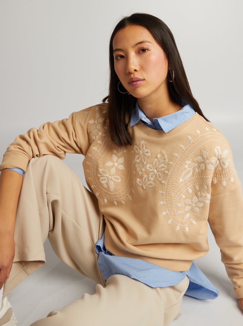 Sweatshirt em moletão com bordado BEGE - Kiabi