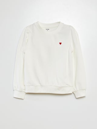 Sweatshirt em moletão liso com coração bordado