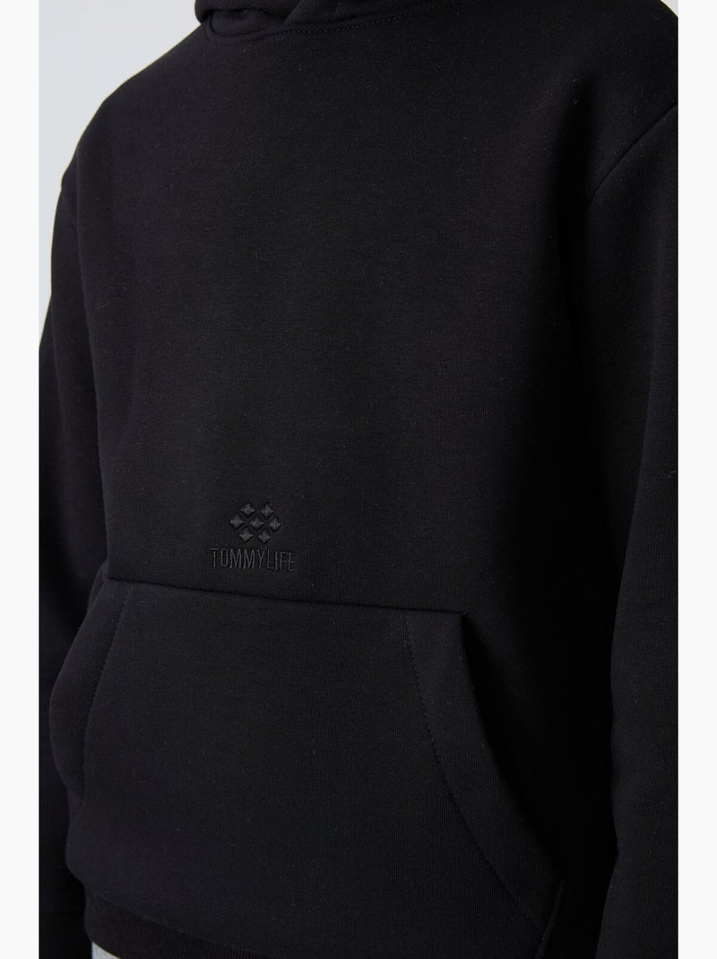 Sweatshirt infantil com capuz e bolso tommy Preto - Kiabi