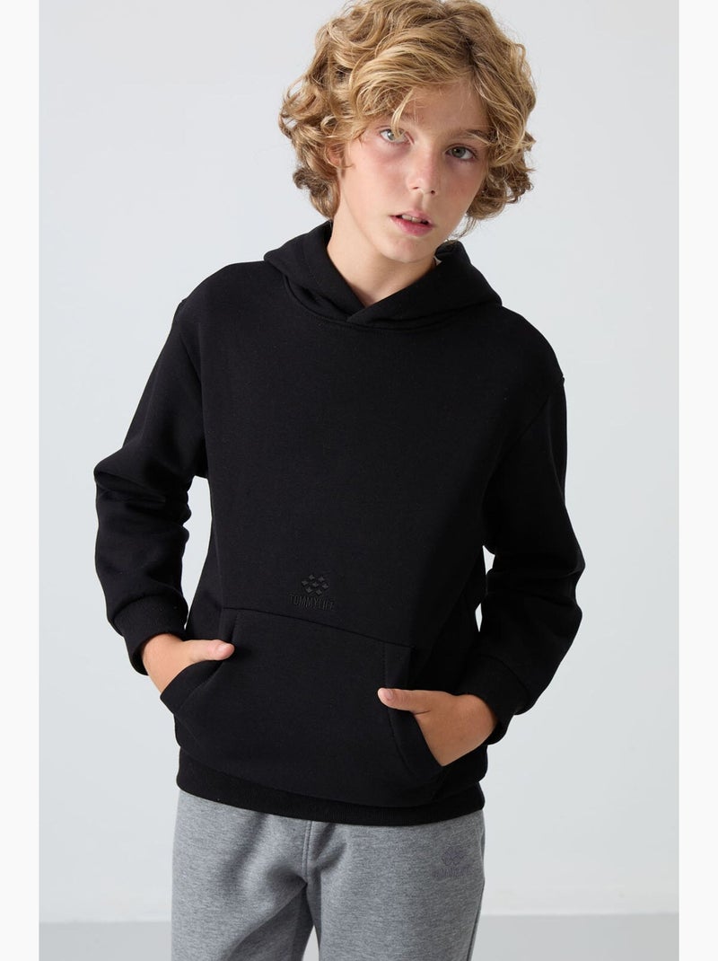 Sweatshirt infantil com capuz e bolso tommy Preto - Kiabi