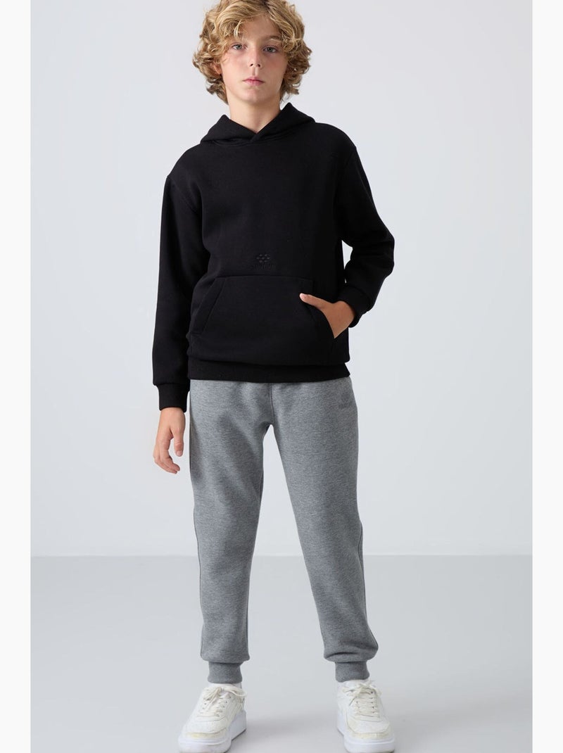 Sweatshirt infantil com capuz e bolso tommy Preto - Kiabi
