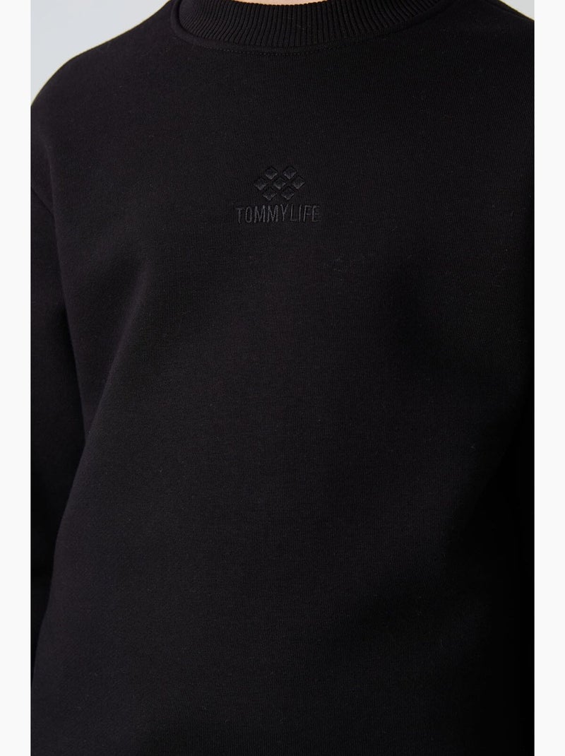 Sweatshirt infantil gola redonda bordada tommy Preto - Kiabi